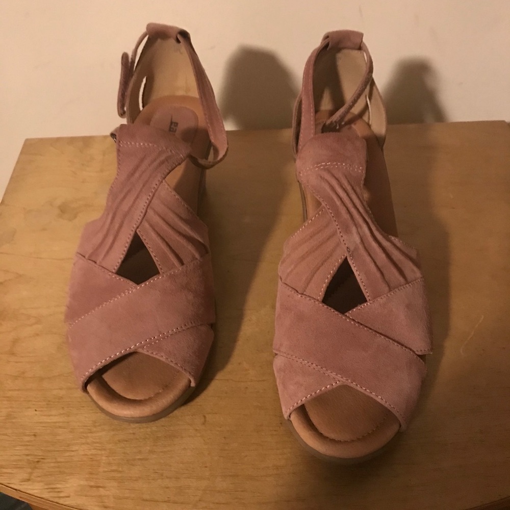Pink suede sandal